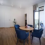 Apartman с балконом на маршала говорова *