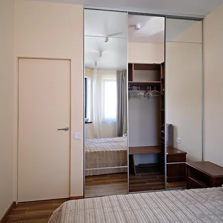 Apartmán с балконом на маршала говорова *