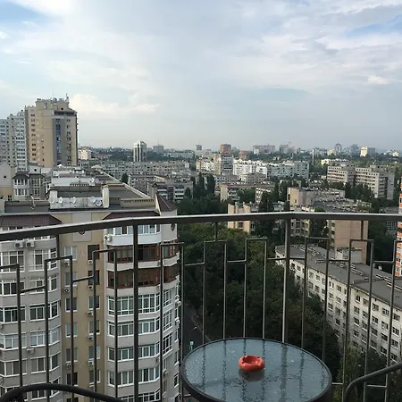 Апартаменти с балконом на маршала говорова *